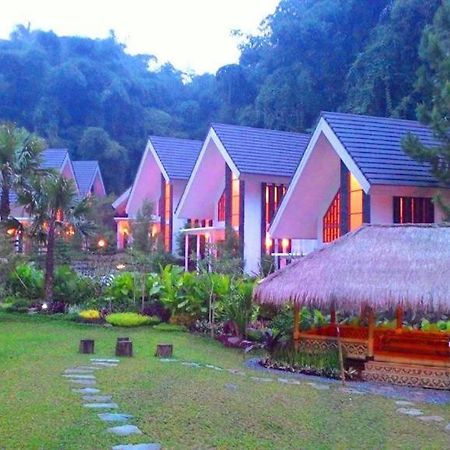 Zuri Resort Cipanas Puncak Buitenkant foto