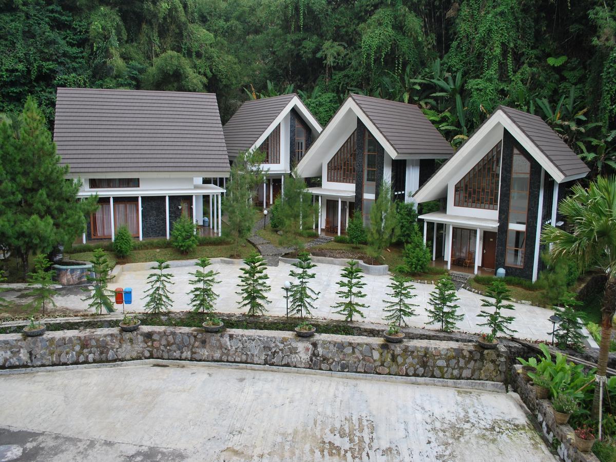 Zuri Resort Cipanas Puncak Buitenkant foto