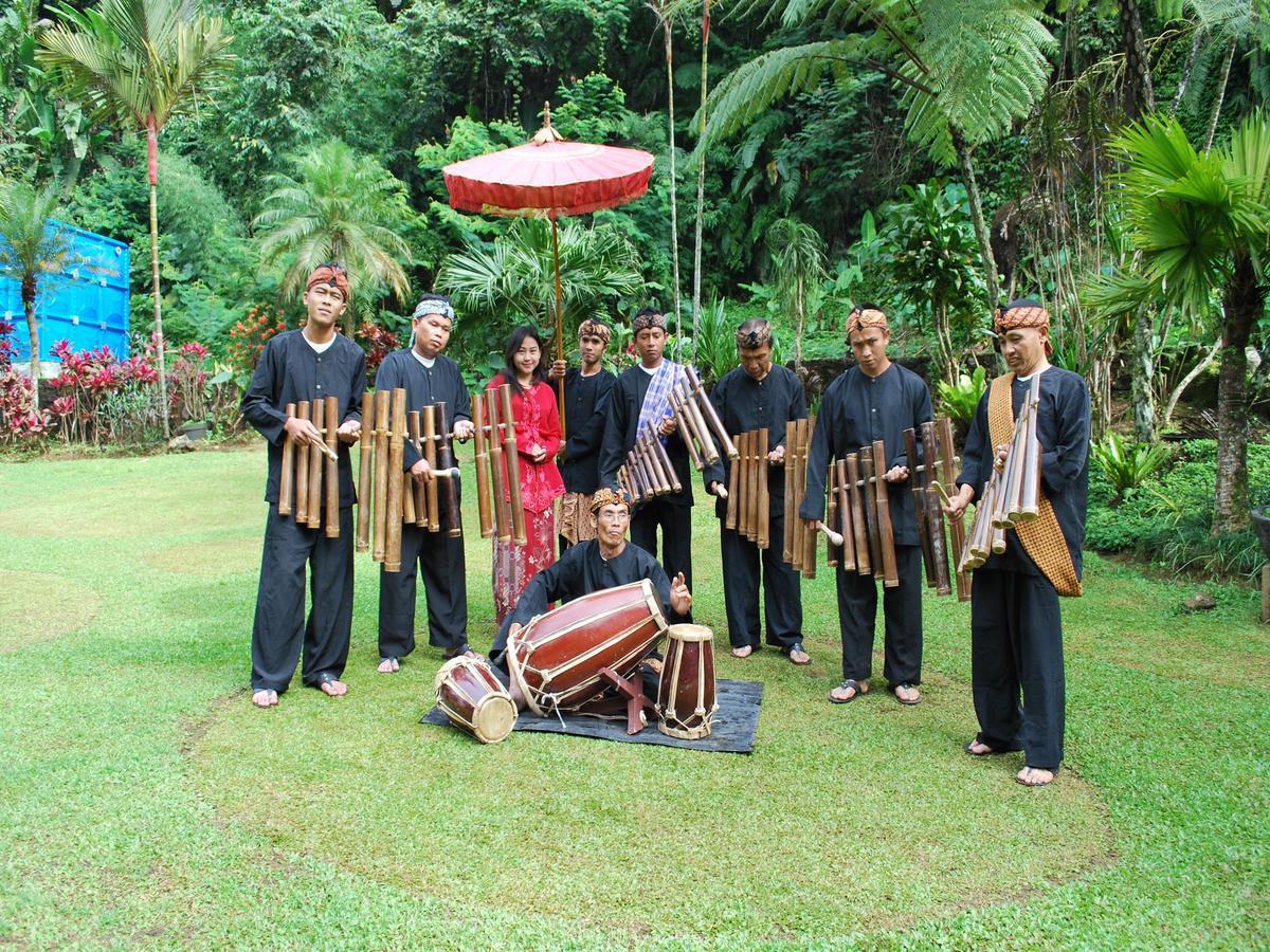 Zuri Resort Cipanas Puncak Buitenkant foto