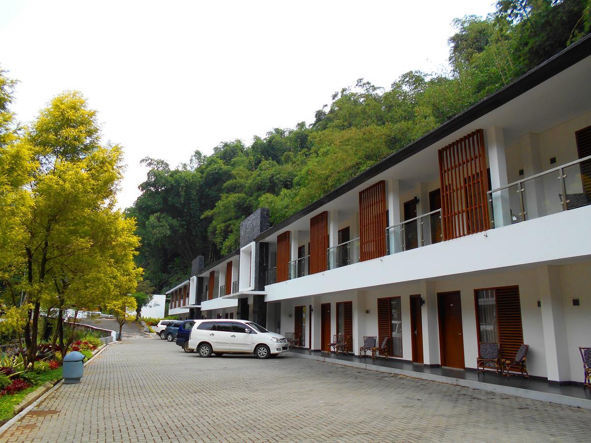 Zuri Resort Cipanas Puncak Buitenkant foto