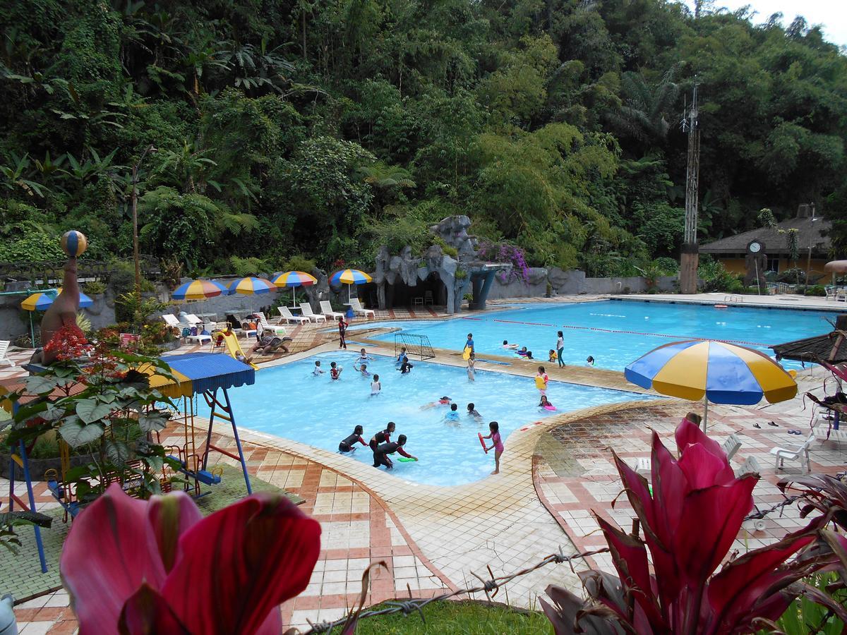 Zuri Resort Cipanas Puncak Buitenkant foto