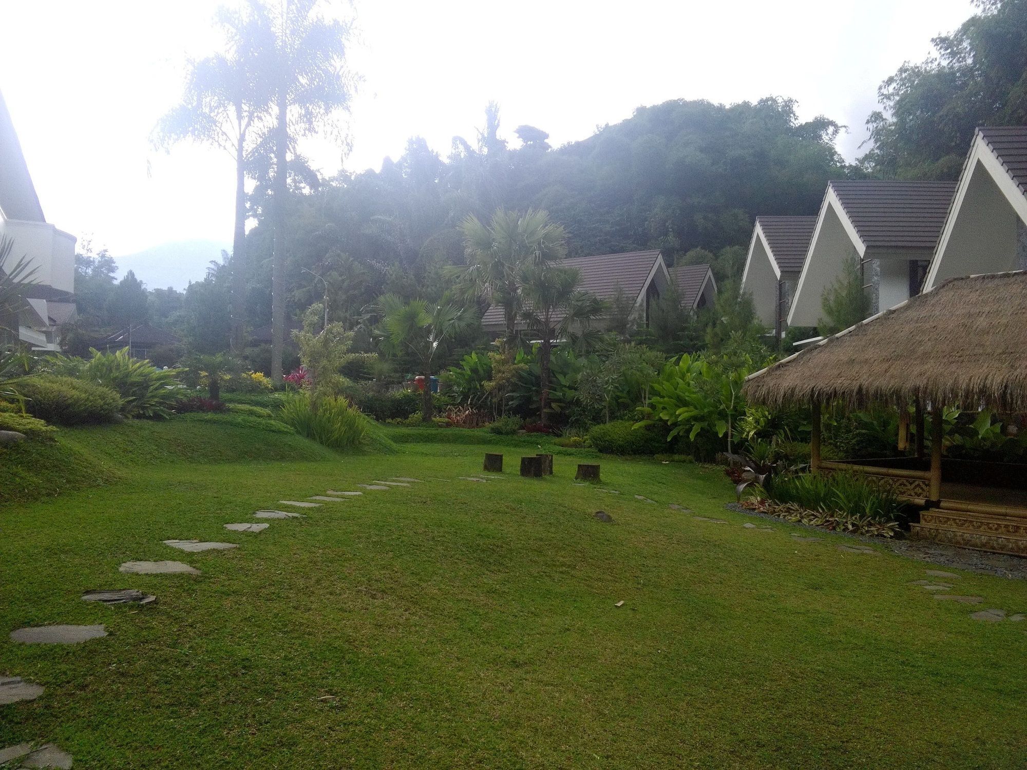 Zuri Resort Cipanas Puncak Buitenkant foto