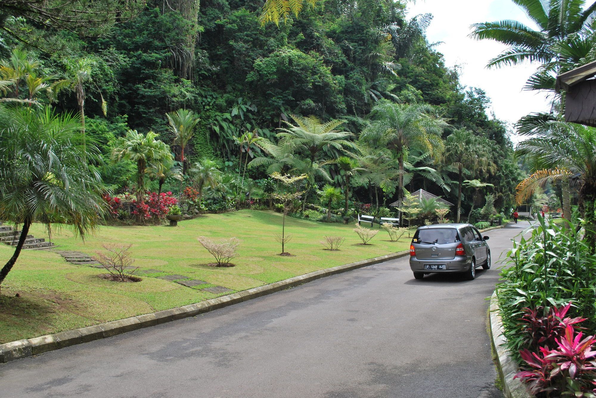 Zuri Resort Cipanas Puncak Buitenkant foto