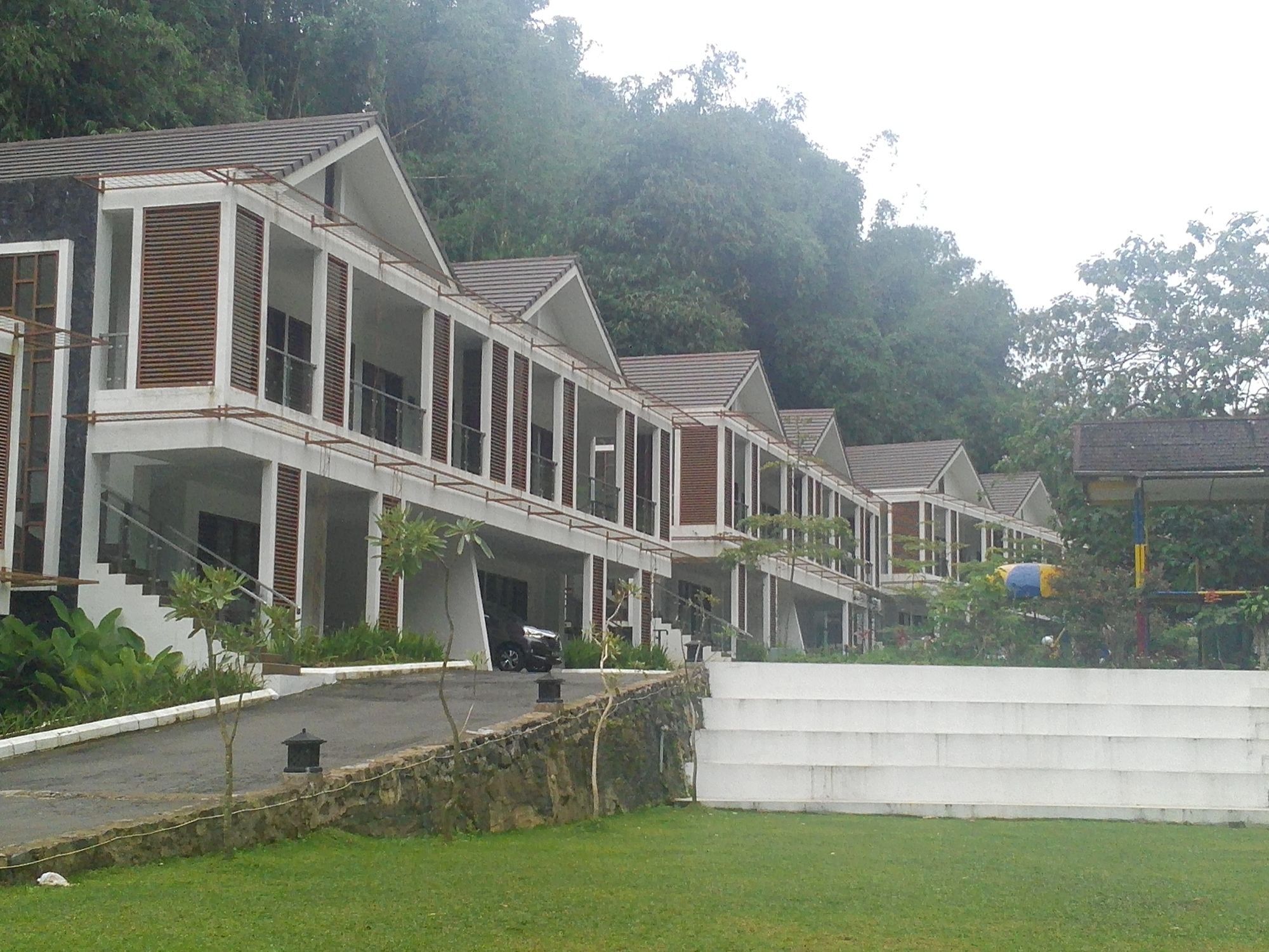 Zuri Resort Cipanas Puncak Buitenkant foto