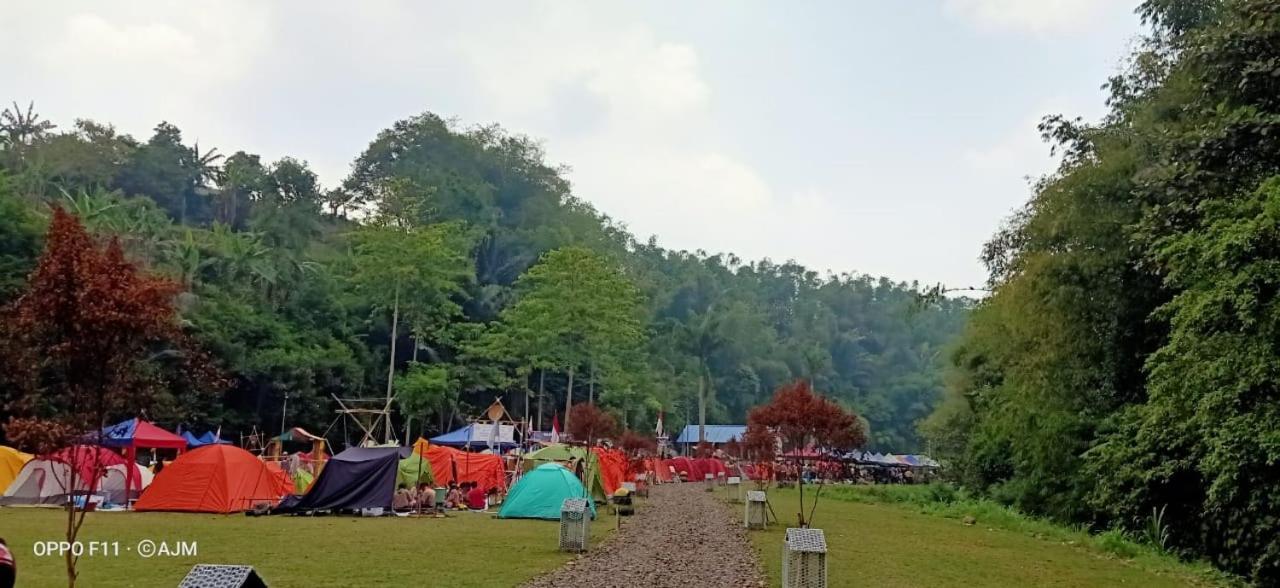 Zuri Resort Cipanas Puncak Buitenkant foto