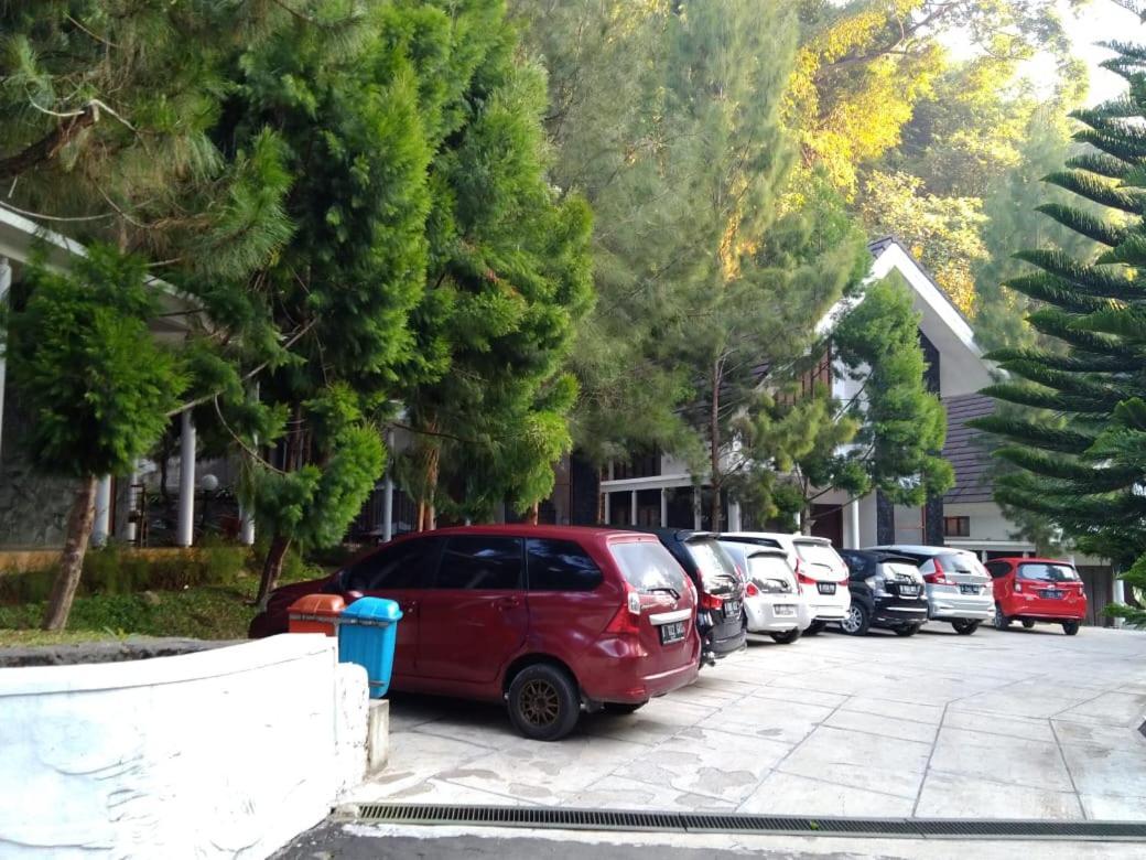 Zuri Resort Cipanas Puncak Buitenkant foto